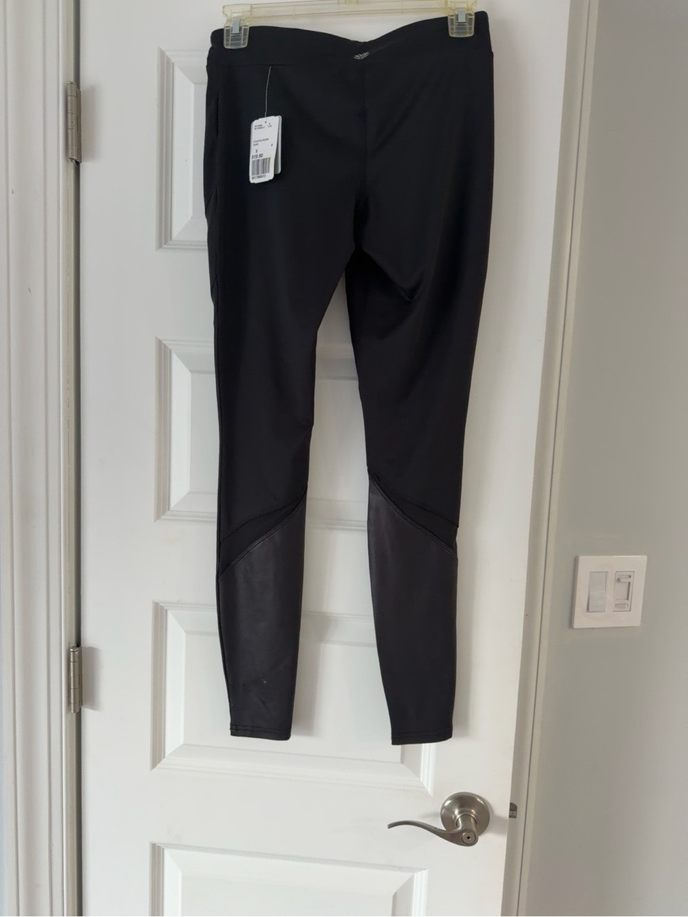 Forever 21 Black Athletic Leggings Size Small – NWT